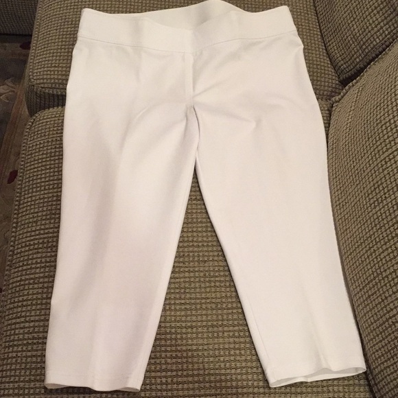 Nygard White Capris Pants Sz Lg 416 